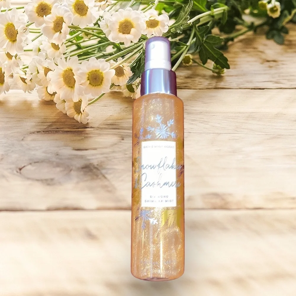 Snowflakes and Cashmere Diamond Shimmer Mist 4.9 oz